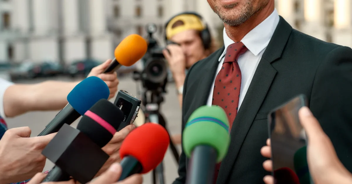 7 Reputation Signals That Influence Public Confidence in Politicians