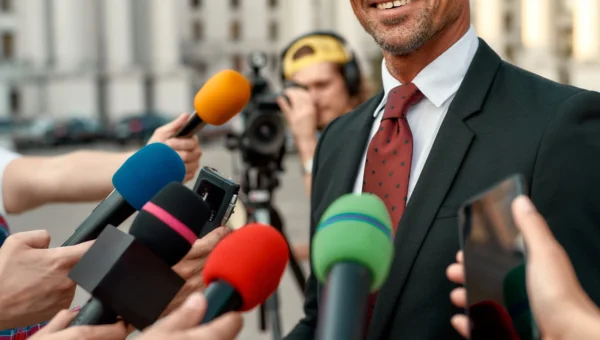 7 Reputation Signals That Influence Public Confidence in Politicians