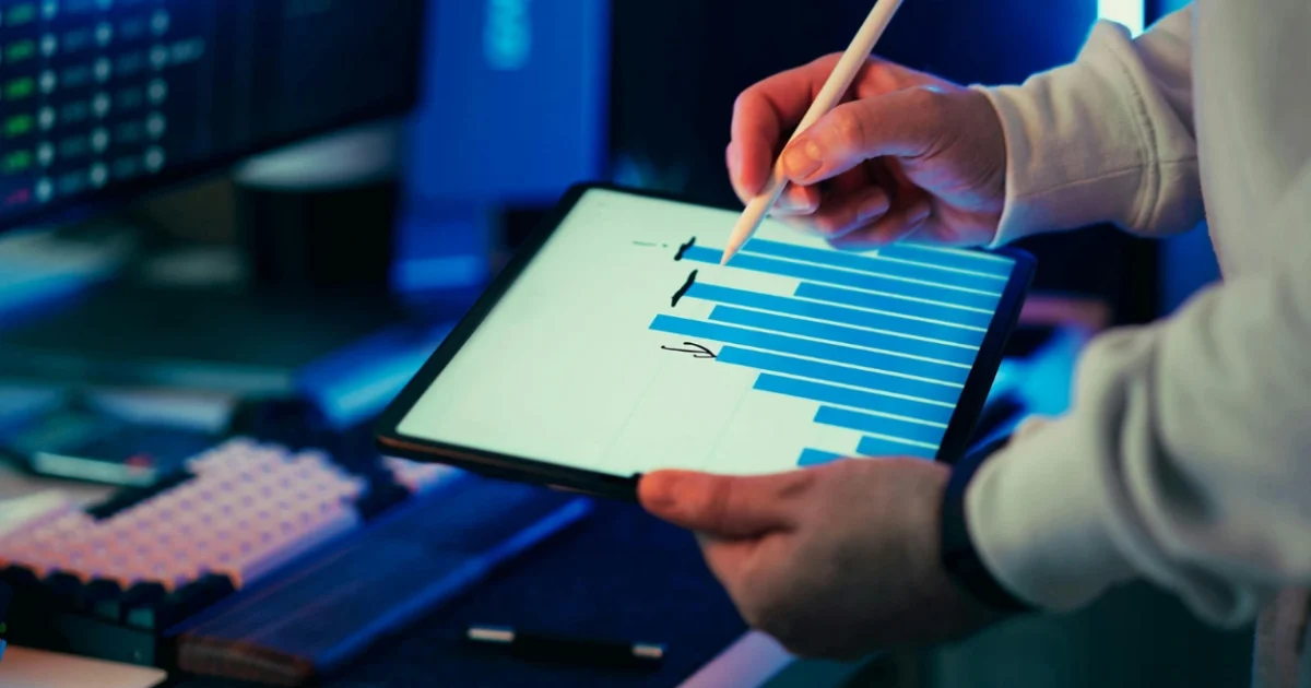 How do reputation dashboards improve decisions in 2026
